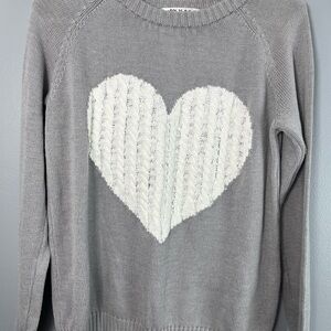 Ye Mak Gray Sweater with White Heart Design valentines